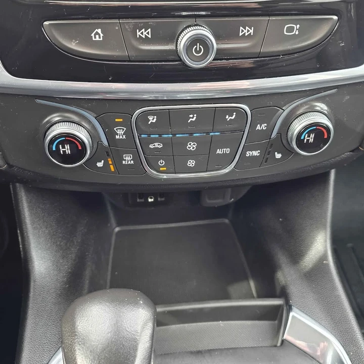 2019 Chevrolet Traverse - Image 11 of 19