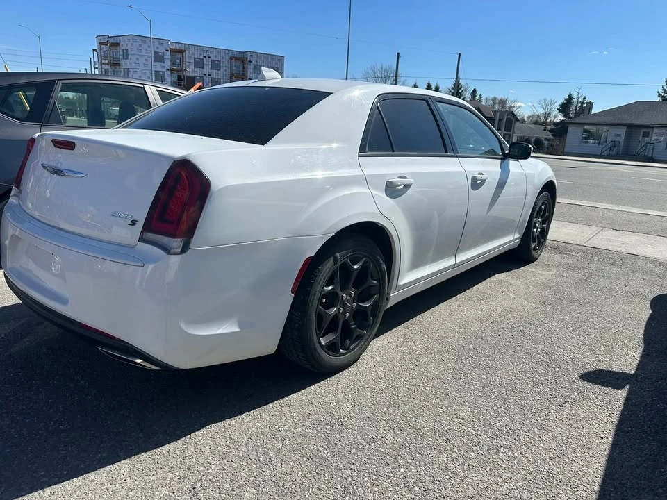 2019 Chrysler 300 (2005-2023) - Image 4 of 14