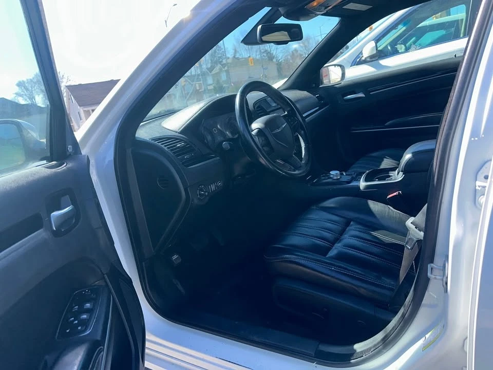 2019 Chrysler 300 (2005-2023) - Image 10 of 14