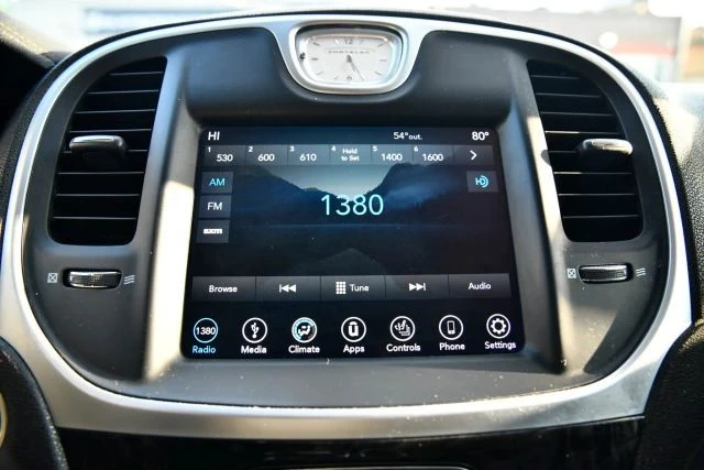 2019 Chrysler 300 (2005-2023) - Image 16 of 30