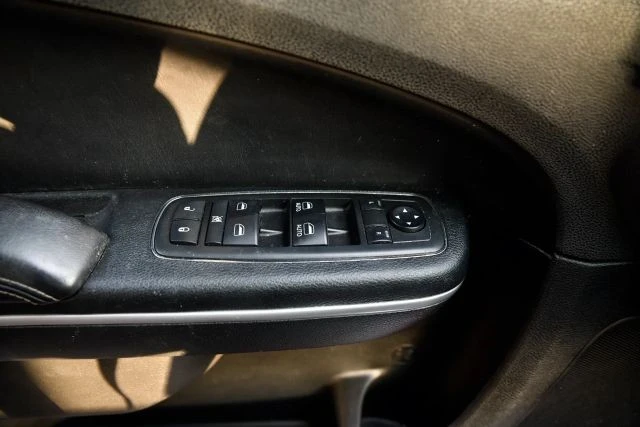2019 Chrysler 300 (2005-2023) - Image 11 of 30