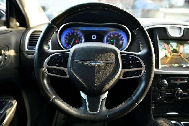 2019 Chrysler 300 (2005-2023) - Image 13 of 30
