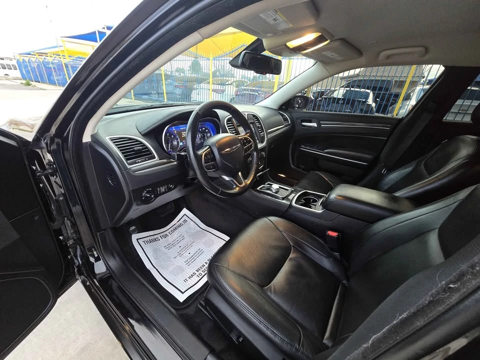 2019 Chrysler 300 (2005-2023) - Image 9 of 11