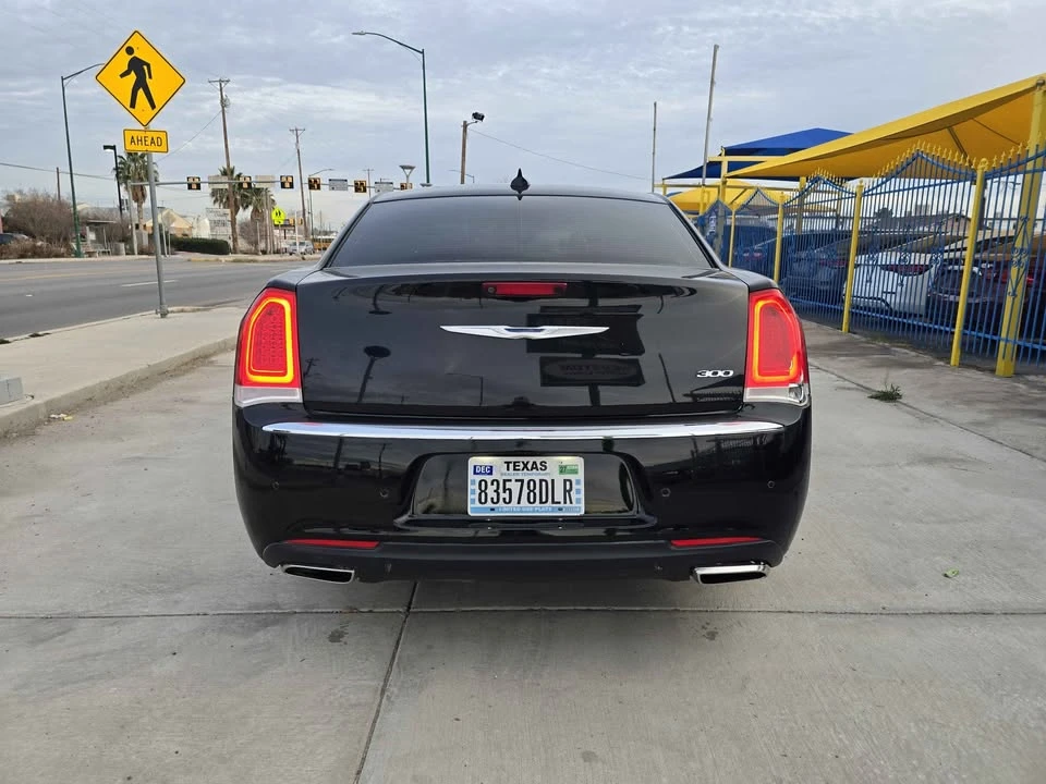 2019 Chrysler 300 (2005-2023) - Image 5 of 11