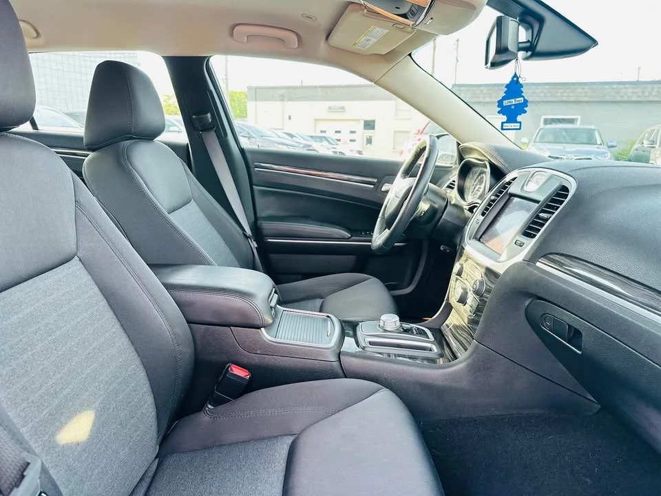 2019 Chrysler 300 (2005-2023) - Image 10 of 20