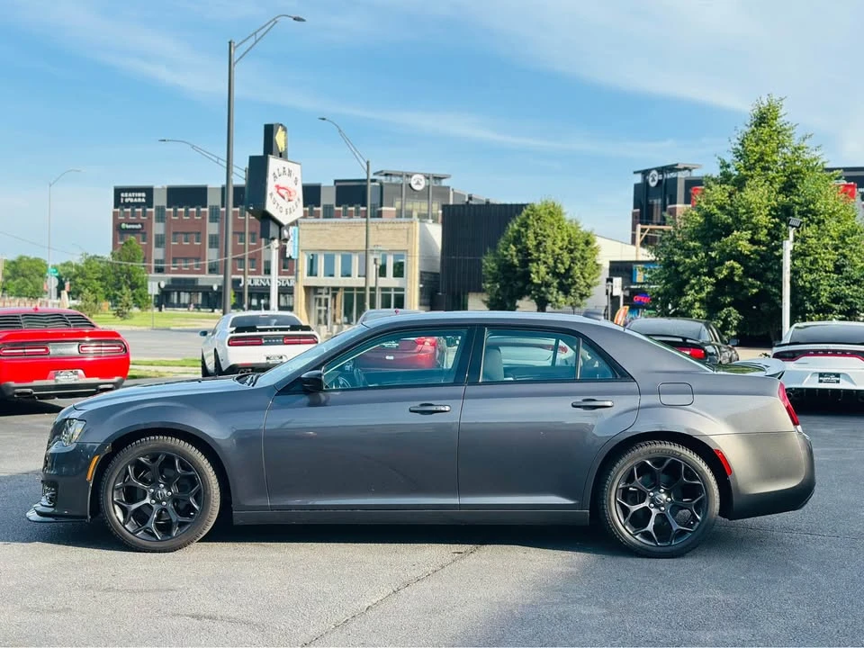 2019 Chrysler 300 (2005-2023) - Image 7 of 20