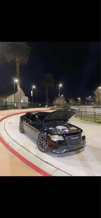 2019 Chrysler 300 (2005-2023) - Image 7 of 15
