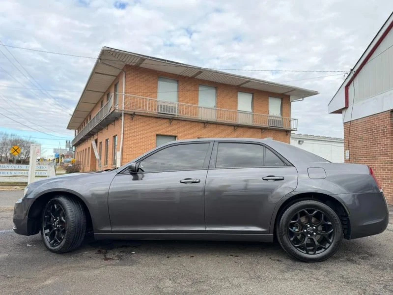 2019 Chrysler 300 (2005-2023) - Image 10 of 12