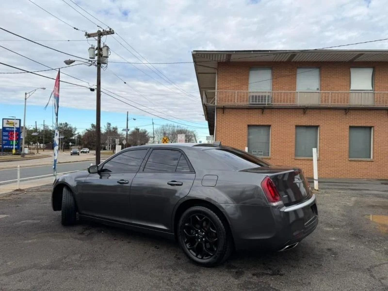 2019 Chrysler 300 (2005-2023) - Image 10 of 12