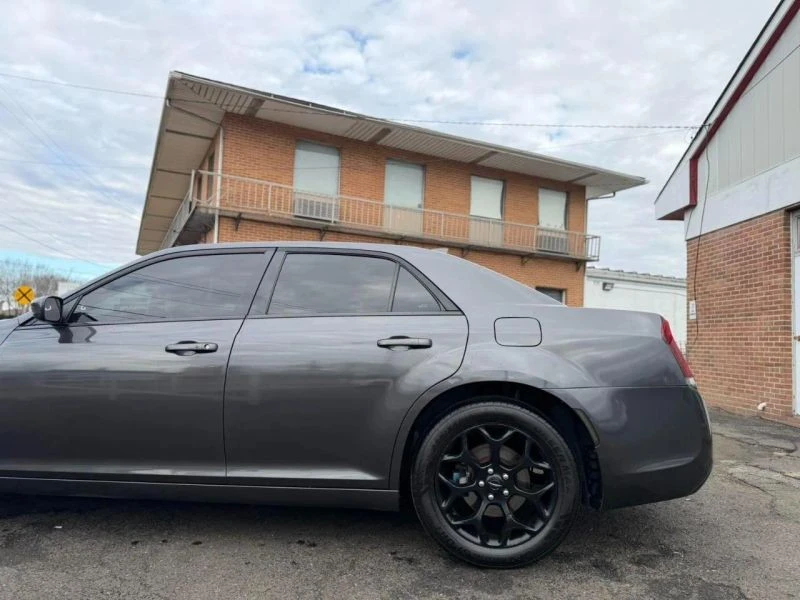 2019 Chrysler 300 (2005-2023) - Image 8 of 12