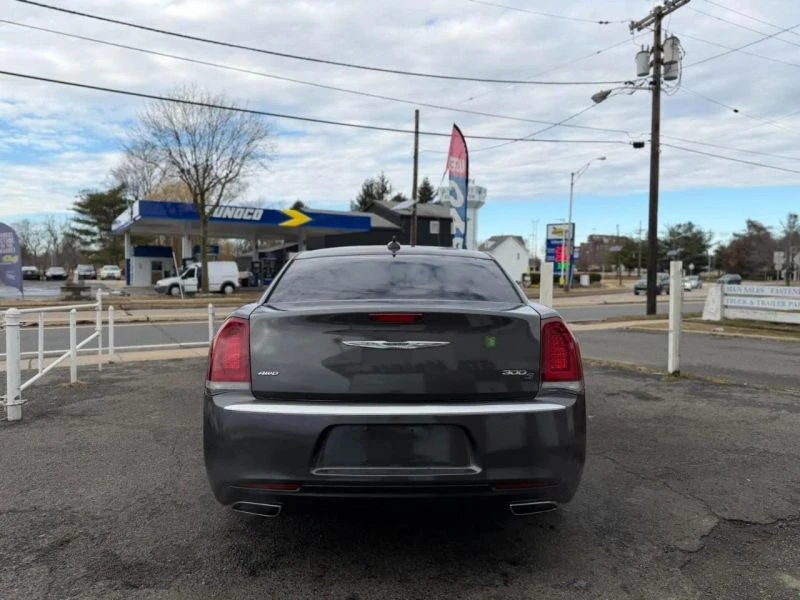 2019 Chrysler 300 (2005-2023) - Image 11 of 12
