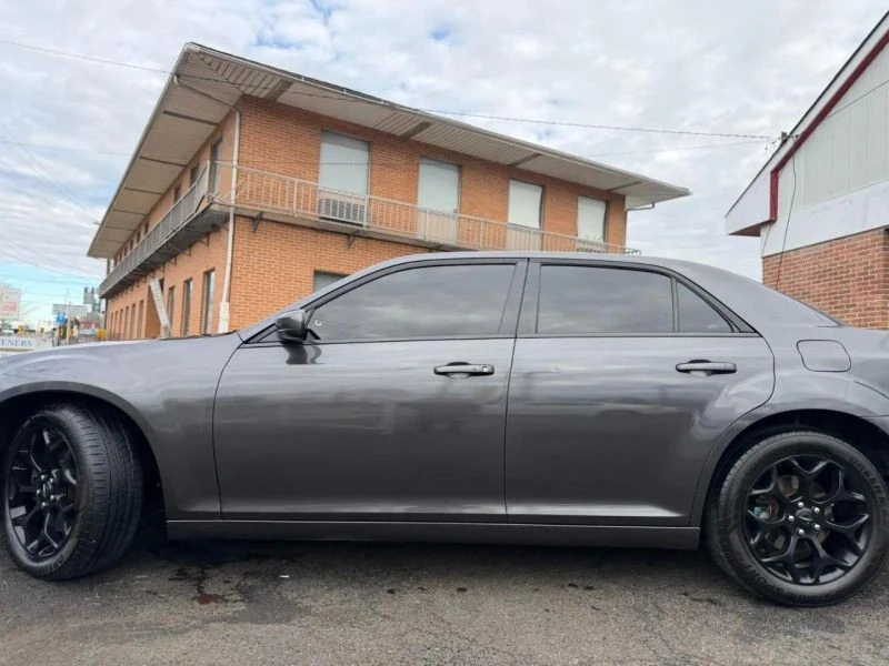 2019 Chrysler 300 (2005-2023) - Image 7 of 12