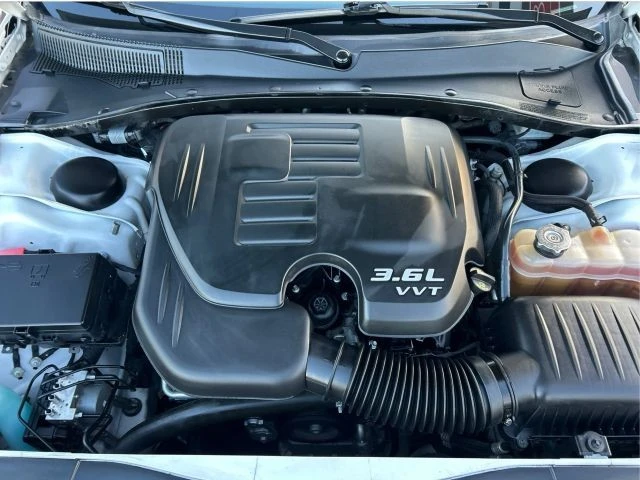 2019 Chrysler 300 (2005-2023) - Image 11 of 21