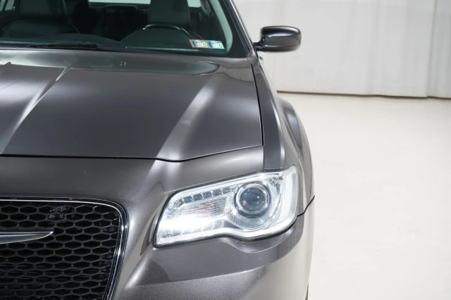 2019 Chrysler 300 (2005-2023) - Image 6 of 21