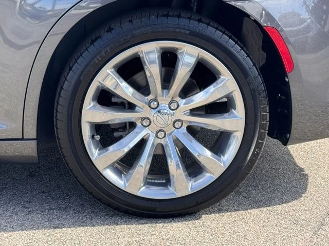 2019 Chrysler 300 (2005-2023) - Image 14 of 21