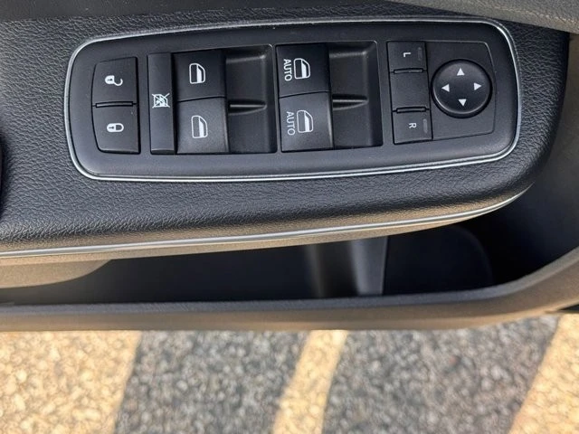 2019 Chrysler 300 (2005-2023) - Image 16 of 21