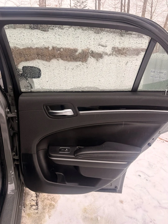 2019 Chrysler 300 (2005-2023) - Image 17 of 20