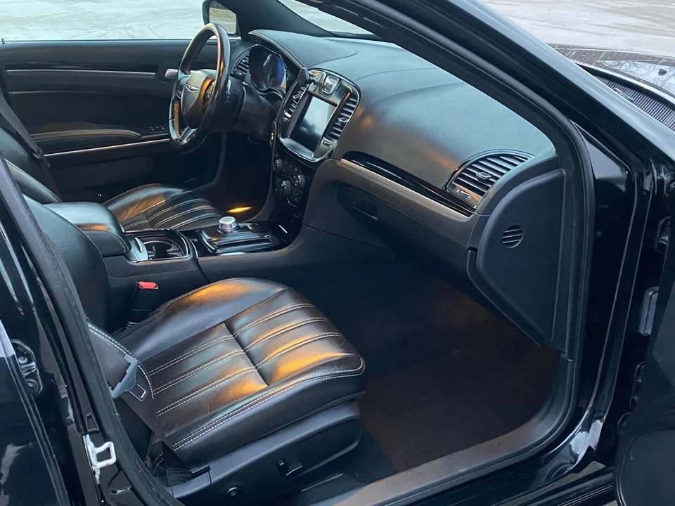 2019 Chrysler 300 (2005-2023) - Image 11 of 19