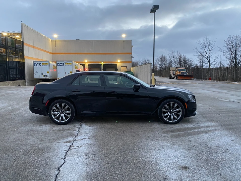 2019 Chrysler 300 (2005-2023) - Image 6 of 19
