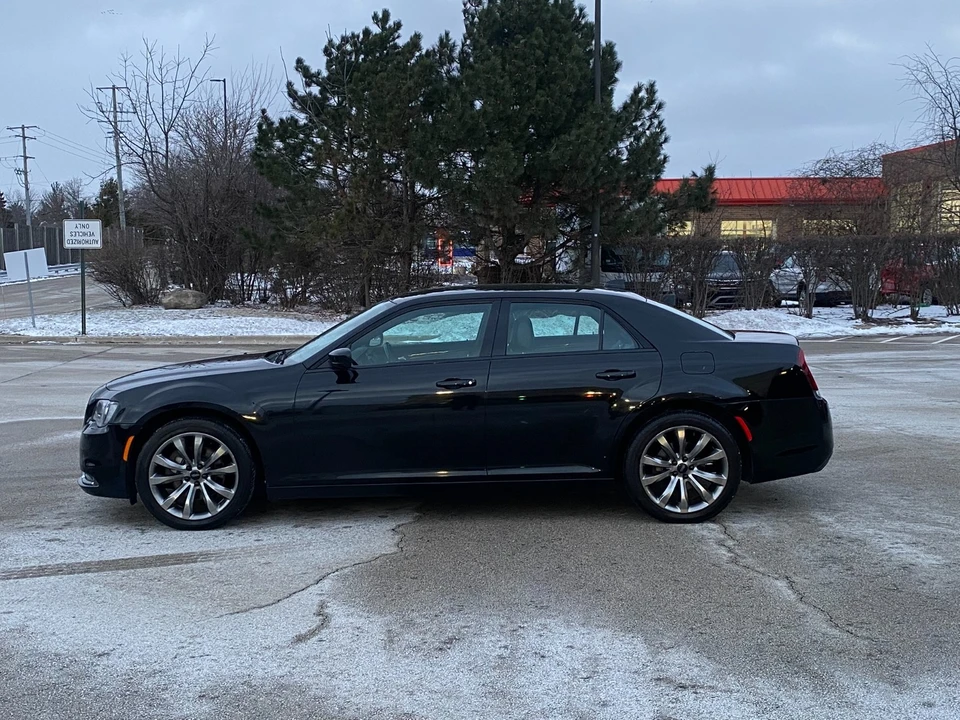 2019 Chrysler 300 (2005-2023) - Image 2 of 19