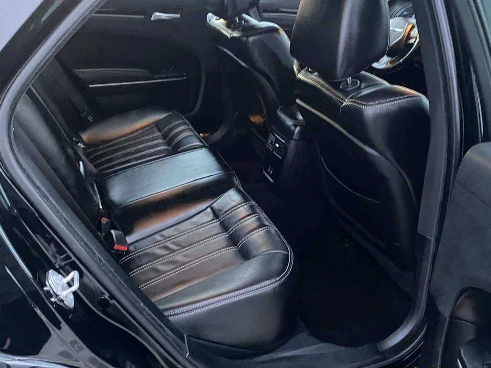 2019 Chrysler 300 (2005-2023) - Image 12 of 19