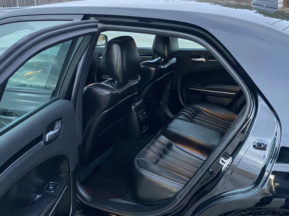 2019 Chrysler 300 (2005-2023) - Image 10 of 19