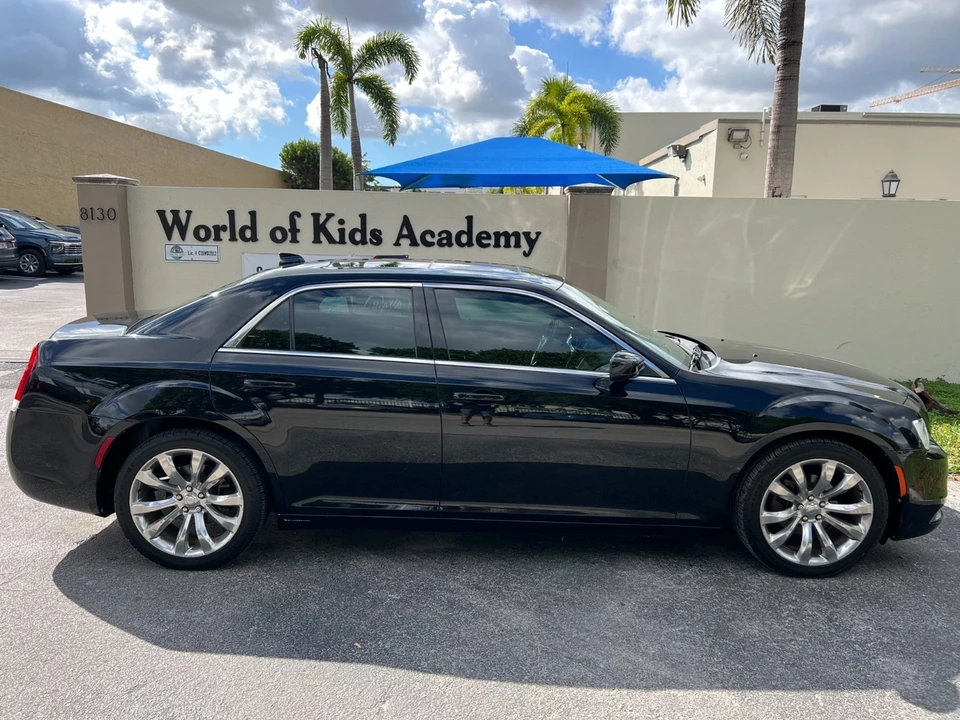 2019 Chrysler 300 (2005-2023) - Image 9 of 27