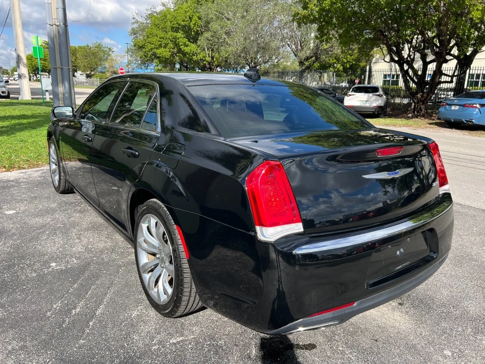 2019 Chrysler 300 (2005-2023) - Image 6 of 27
