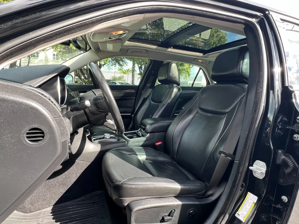 2019 Chrysler 300 (2005-2023) - Image 13 of 27