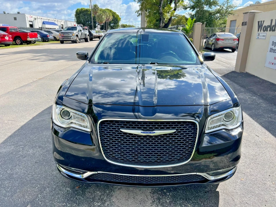 2019 Chrysler 300 (2005-2023) - Image 3 of 27