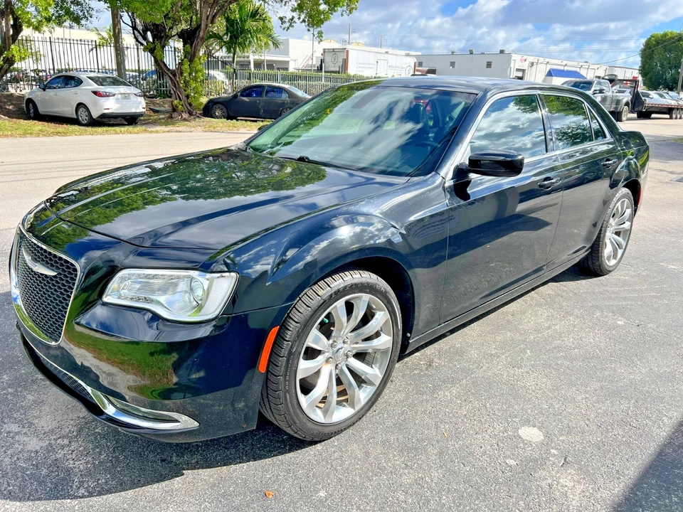2019 Chrysler 300 (2005-2023) - Image 4 of 27