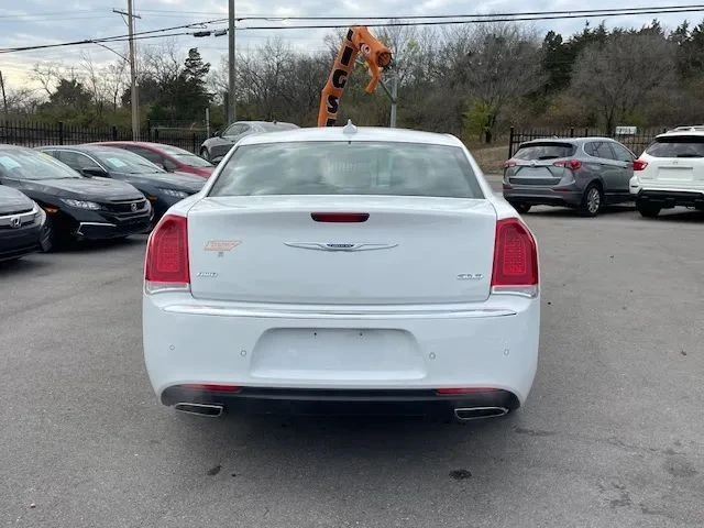 2019 Chrysler 300 (2005-2023) - Image 5 of 15