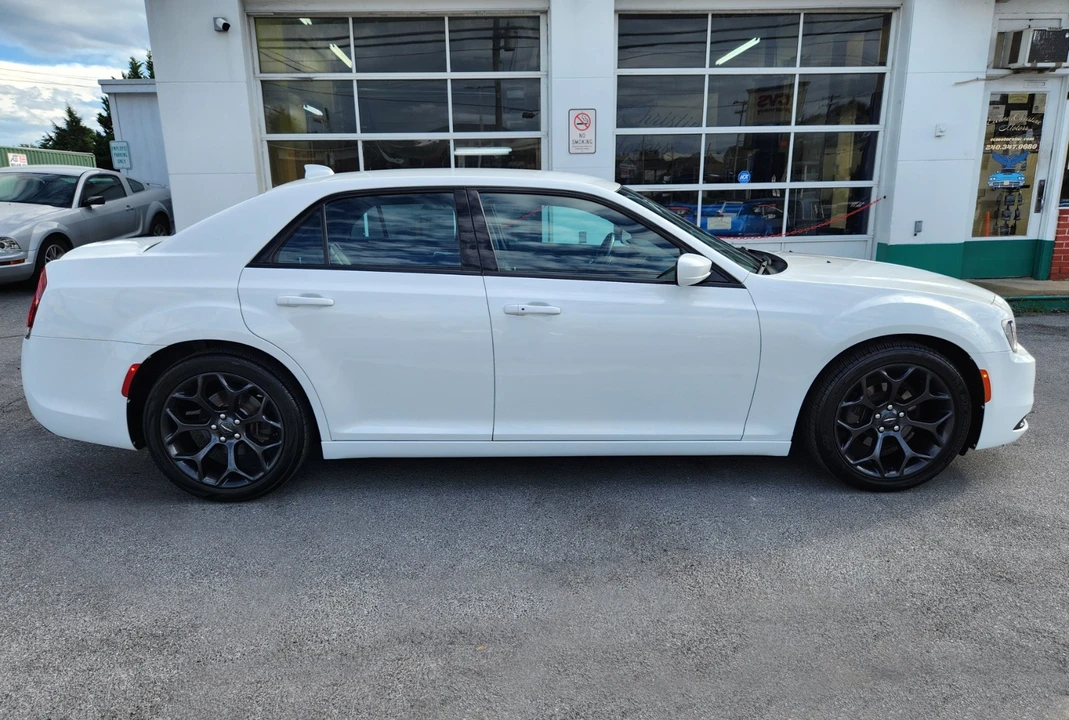 2019 Chrysler 300 (2005-2023) - Image 6 of 27