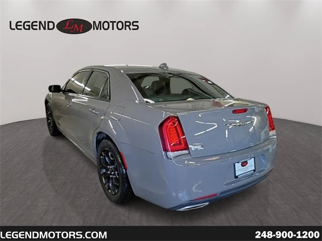 2019 Chrysler 300 (2005-2023) - Image 6 of 12