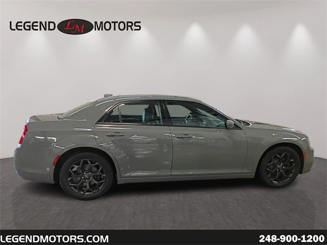 2019 Chrysler 300 (2005-2023) - Image 9 of 12