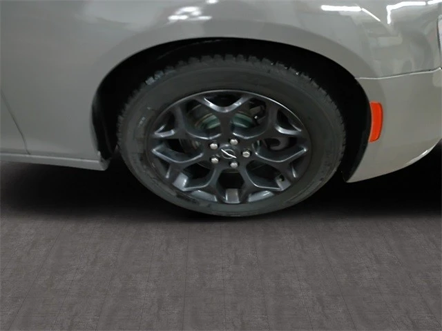 2019 Chrysler 300 (2005-2023) - Image 10 of 12