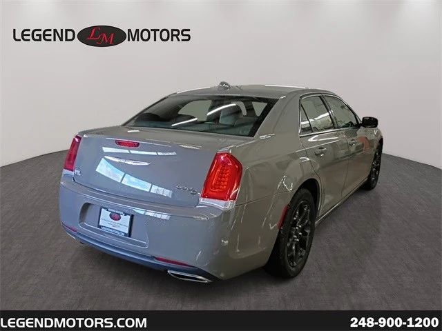 2019 Chrysler 300 (2005-2023) - Image 8 of 12