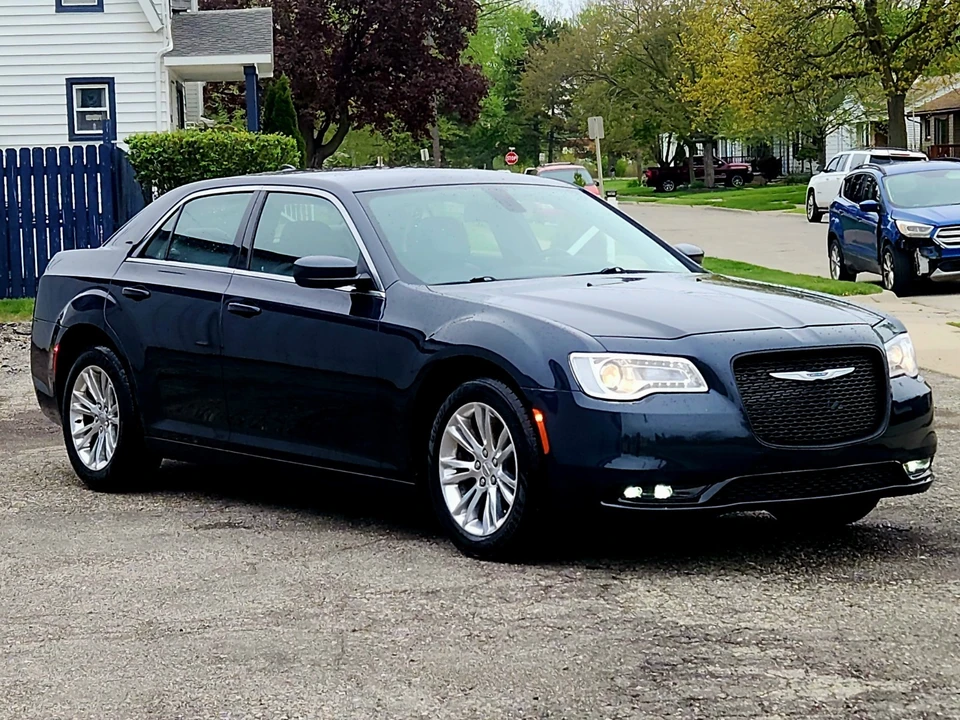 2019 Chrysler 300 (2005-2023) - Image 3 of 30