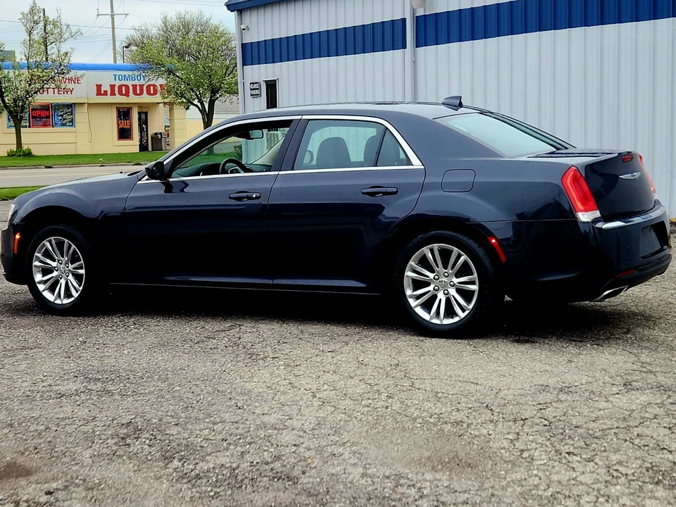 2019 Chrysler 300 (2005-2023) - Image 5 of 30