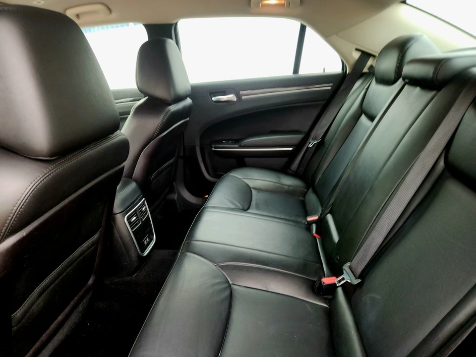 2019 Chrysler 300 (2005-2023) - Image 11 of 30