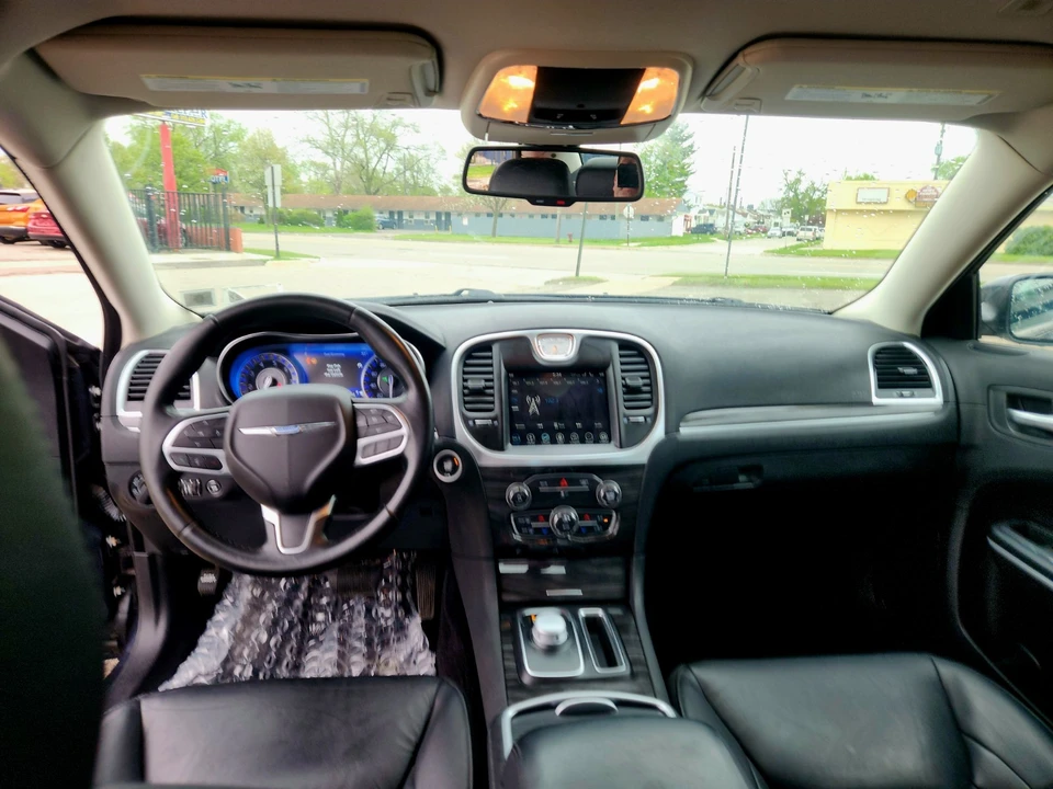 2019 Chrysler 300 (2005-2023) - Image 12 of 30