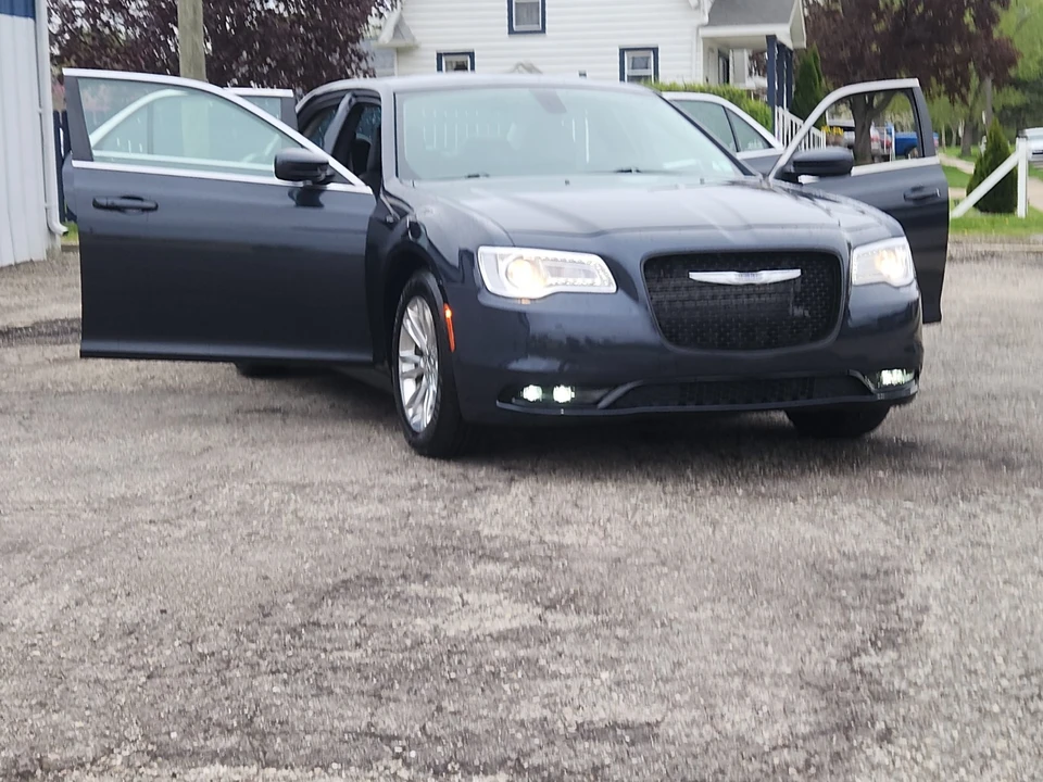 2019 Chrysler 300 (2005-2023) - Image 7 of 30