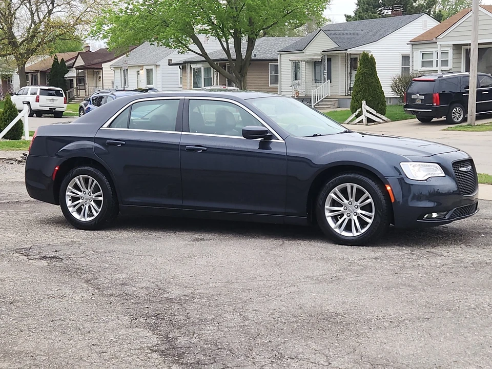 2019 Chrysler 300 (2005-2023) - Image 4 of 30