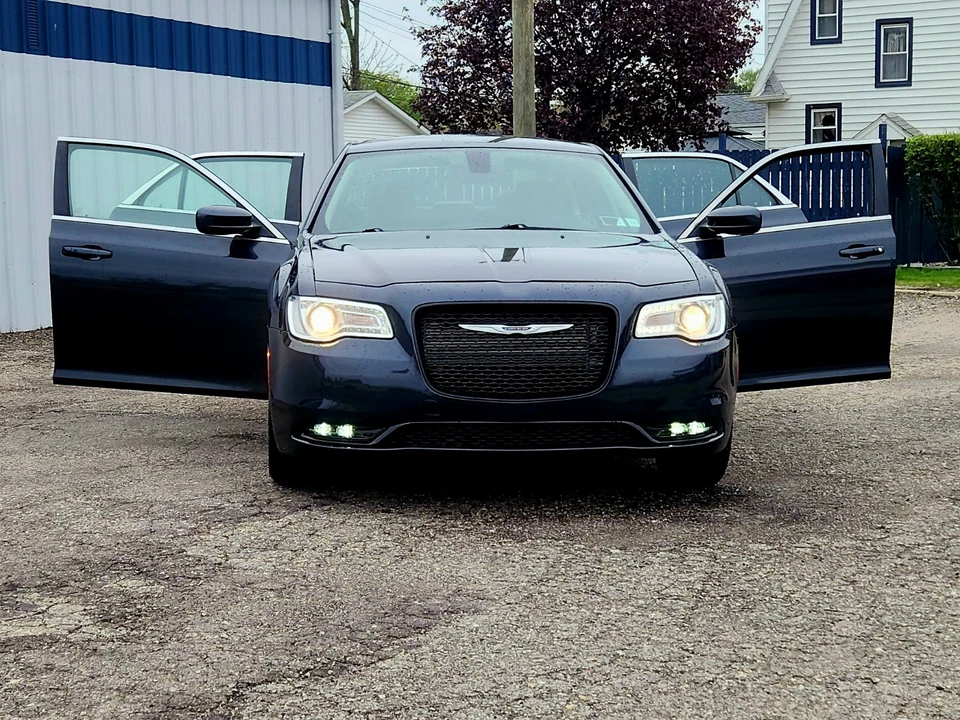 2019 Chrysler 300 (2005-2023) - Image 6 of 30