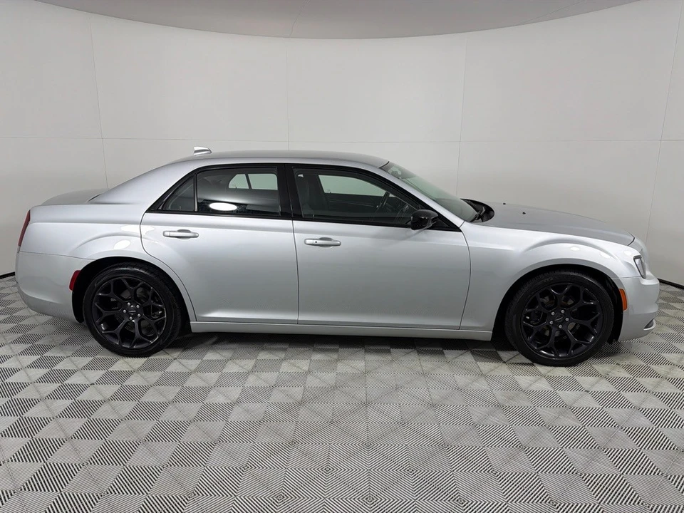 2019 Chrysler 300 (2005-2023) - Image 4 of 21