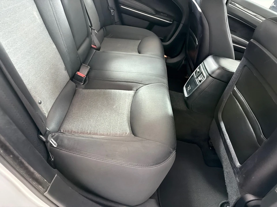 2019 Chrysler 300 (2005-2023) - Image 19 of 21