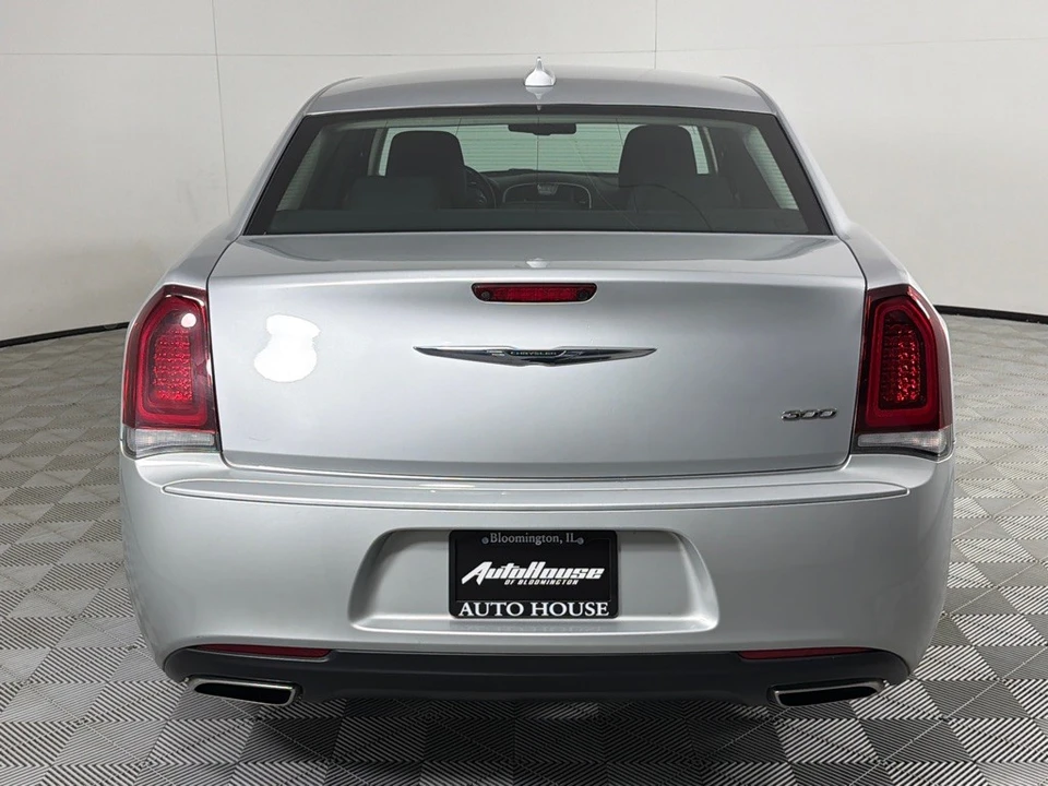 2019 Chrysler 300 (2005-2023) - Image 6 of 21