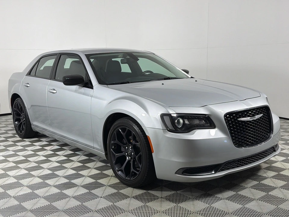 2019 Chrysler 300 (2005-2023) - Image 3 of 21