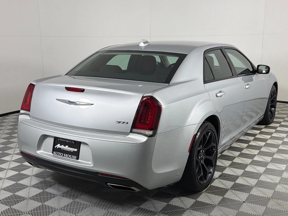 2019 Chrysler 300 (2005-2023) - Image 5 of 21