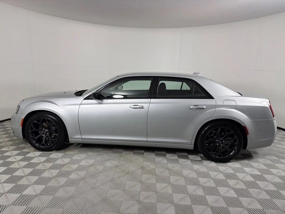 2019 Chrysler 300 (2005-2023) - Image 8 of 21